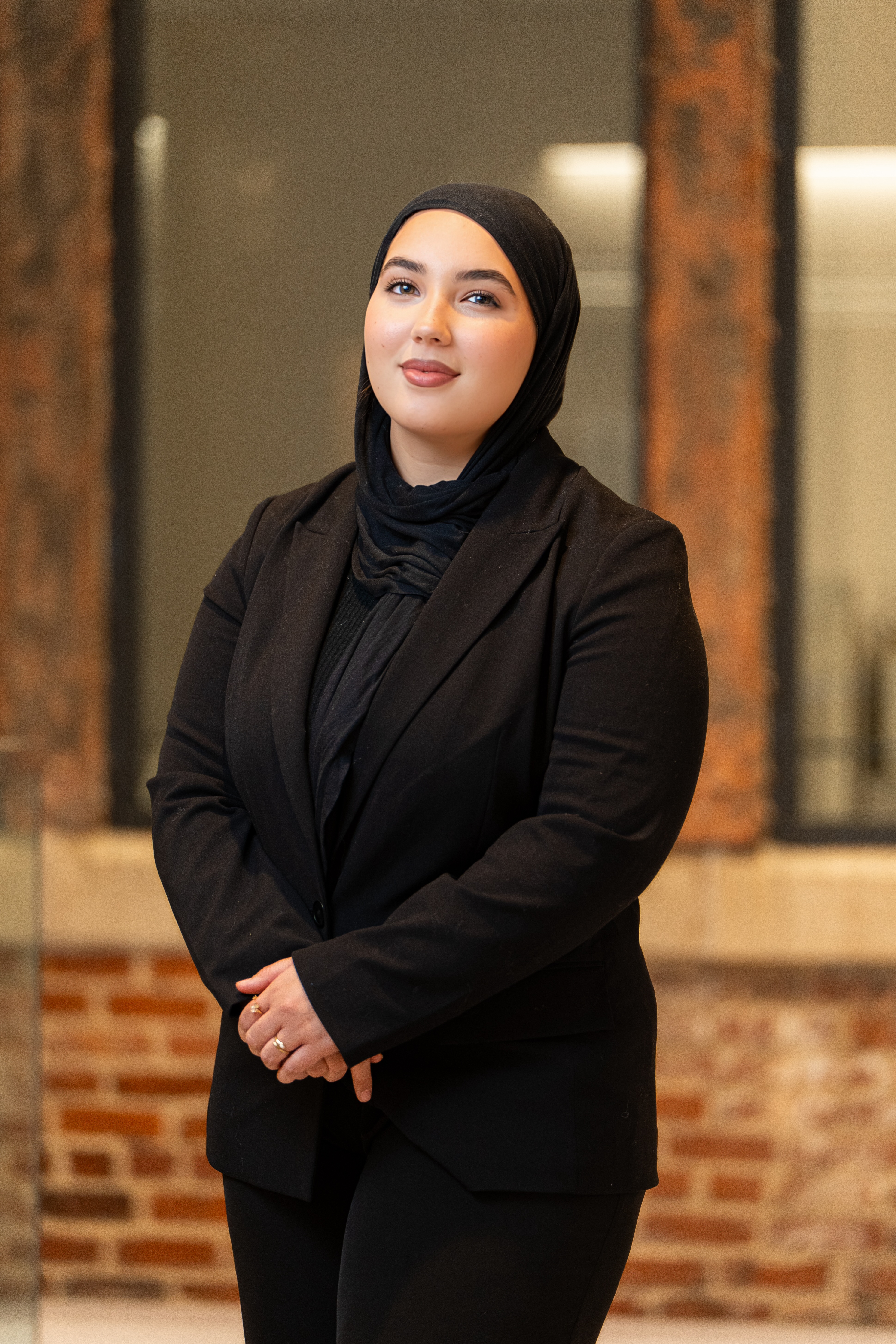 Photo de Yasmina Bouaziz, responsable des événements de l'Uqamicus Populi